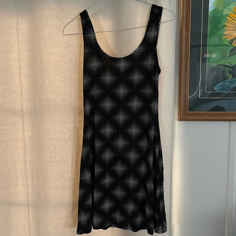 Black and white tunic top